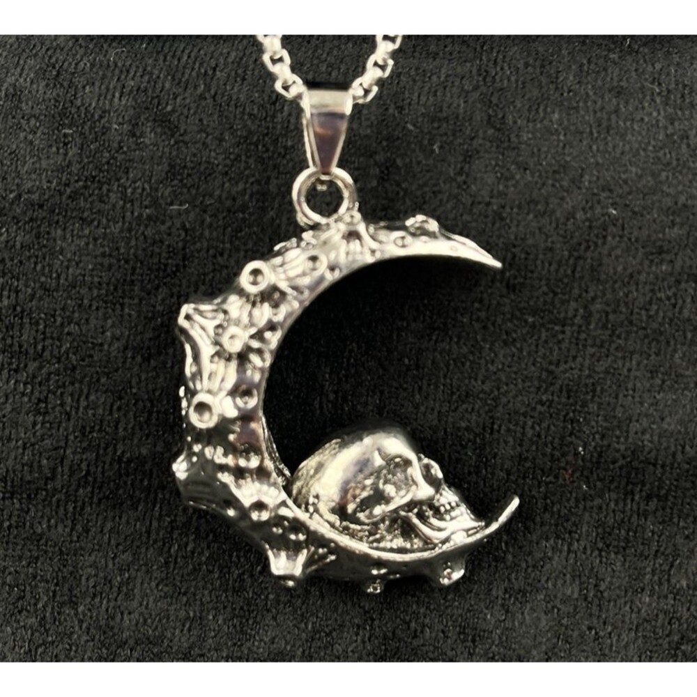 Gothic Skull Crescent Moon Pendant Necklace Intricate detail Silver Tone 13in